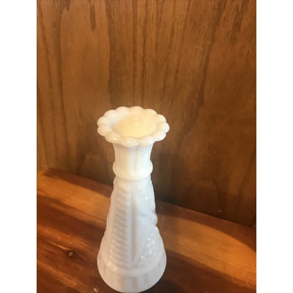 Vintage Milk Glass‎ Bud Vase, Small Table Decor, Floral Arrangement Vase